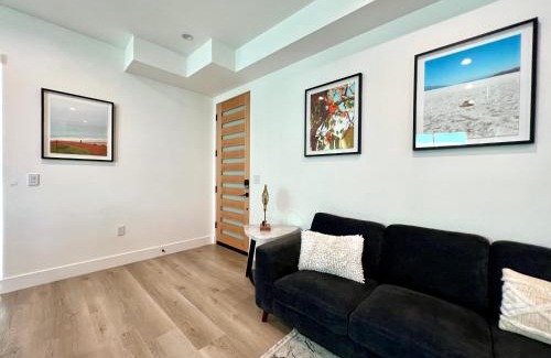 Wilshire Villa | Hollywood Art Gallery House - Iconic LA Views