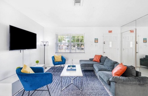 West Hollywood Casa | Hollywood Glamour & Comfort