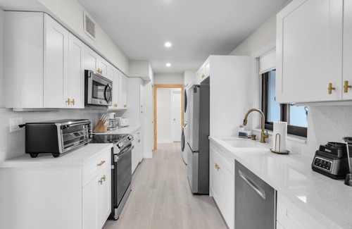 Driftwood Casa | Hollywood Haven, Private Pool, BBQ, Mini Golf