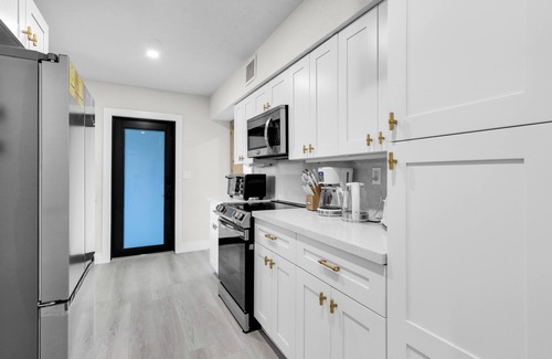 Driftwood Casa | Hollywood Haven, Private Pool, BBQ, Mini Golf