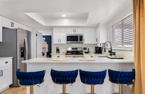 Tempe Casa | Hollywood in Tempe! 8 Beds+ASU+Pool+HT+16 Guests