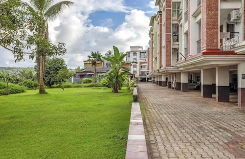 Sinquerim Apartamento | Hollywood Studio Free OTT 1KM to Beach Pool