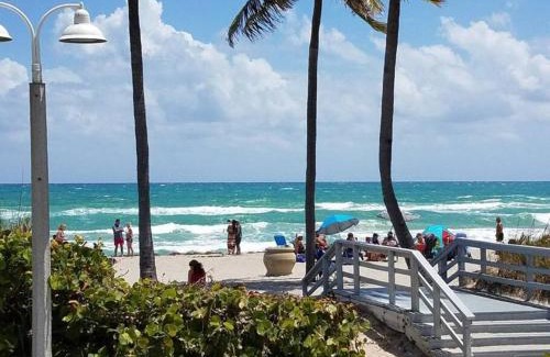 Parkside Apartamento | Hollywood Studio Villa - Close to Beach & Downtown