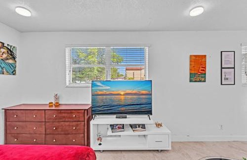 Royal Poinciana Apartamento | Hollywood Vacation Mins To Beach & Hard Rock #193