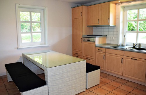 Fedderswarf Cabina | Holzhaus am See, Am Kanal, Kamin, Sup, Angeln, Yoga