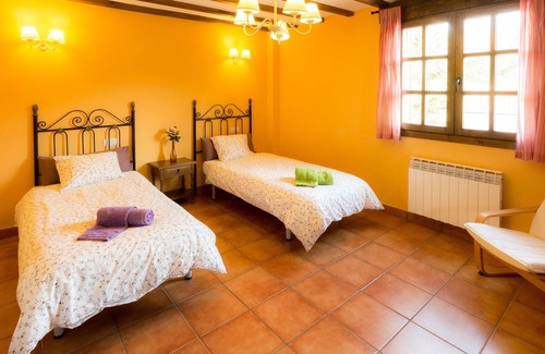 Fresneda de la Tiron Casa | Homerez - Nice house for 4 ppl. with terrace at Fresneda de la Sierra Tirón