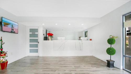 Historic Downtown Kissimmee Hotel | Home 1 Suites Extended Stay - Kissimmee