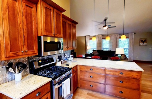 Shirley Casa | ¡3 habitaciones, 2 baños, hogar cerca del puerto deportivo y centro de conferencias Fairfield Bay!