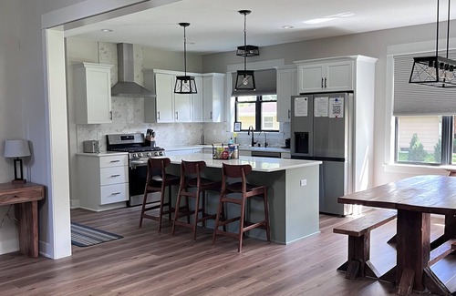 East Troy Casa | Home across the street from Lake Beulah in East Troy, WI. Boat rental available