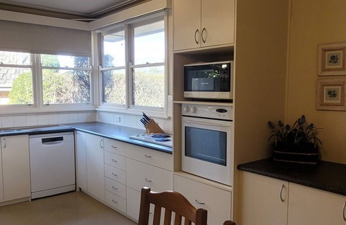 Mount Waverley Casa | Home away from home in tranquil garden setting