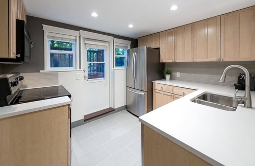 Grand Boulevard Casa | ESPECIAL DE JULIO $ 200 / NOCHE! Grand Blvd Suite - North Vancouver, 2 habitaciones, 1250 pies cuadrados