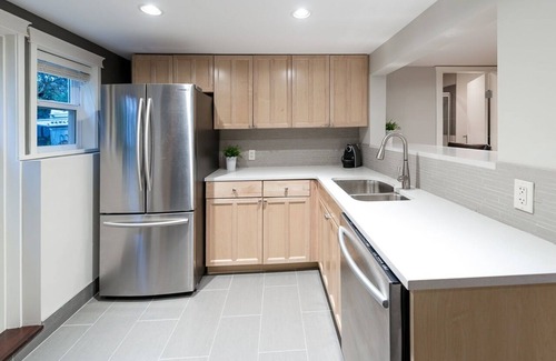 Grand Boulevard Casa | ESPECIAL DE JULIO $ 200 / NOCHE! Grand Blvd Suite - North Vancouver, 2 habitaciones, 1250 pies cuadrados