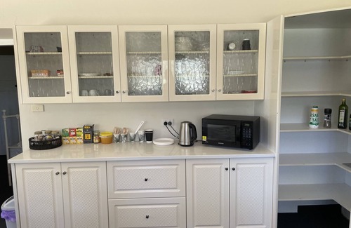 Young Cabaña | Home away from home. Accomodation in Young. Spacious, cute & cosy cottage All 4U