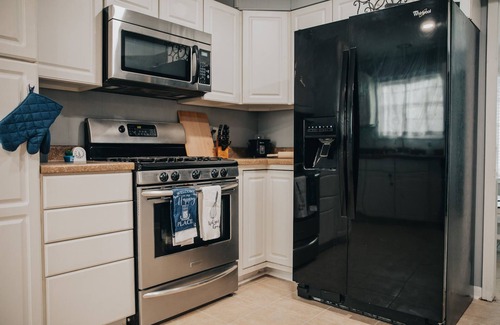 Westlake Casa | Home Away from Home! Located in Central Westlake!