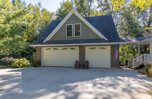 Harrison Apartamento | "Home Away From Home" nestled into five private acres on an all sports lake!