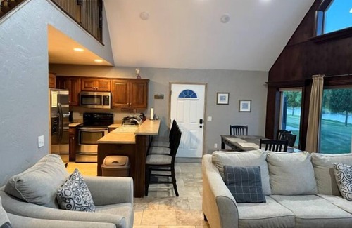 Arnolds Park Cabina | Hogar lejos del hogar: en Bridges Bay Resort.