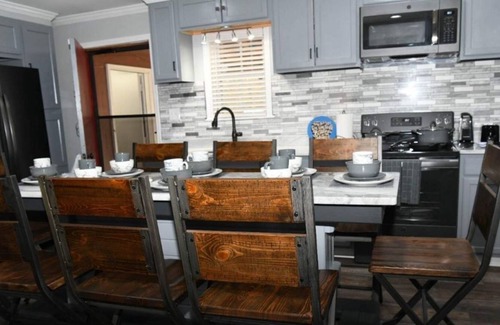 Livingston Casa | Home Away from Home! Newly remodeled!