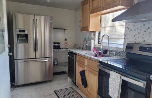 Hillandale Apartamento | Home away home 3 bedroom, 3 queen bed - located 7 mile away from Washington DC