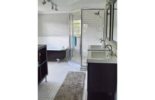 Cleveland Casa | Home by the Lake