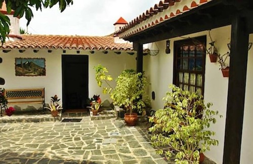 Valle de Guerra Casa | Homerez - Casa a 10 km de la playa para 2 pers. con piscina compartida y jardín