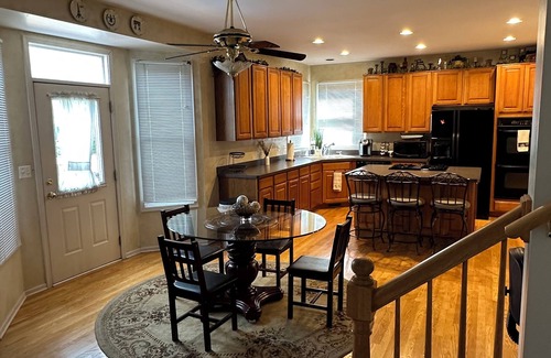 Carol Stream Casa | Home For The Holidays!