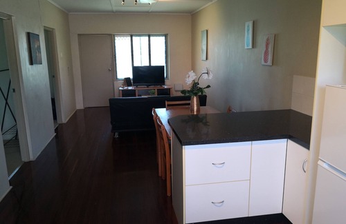 Hyde Park Apartamento | Home Home en Haymarket 2BR AC cerca del Stadium / Mater Hospital y Day Surgery