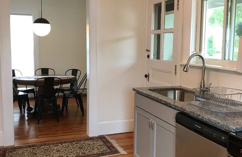 Roxbury Apartamento | Home in the heart of Roxbury, renovated 3-br apt