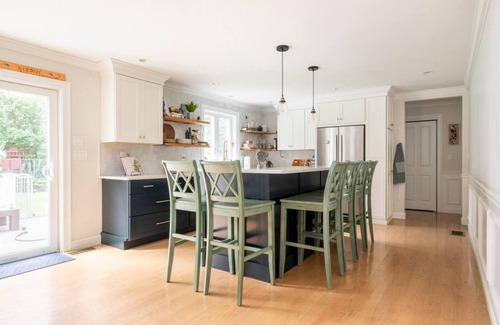 Woburn Casa | Home in Woburn - Family + Pet Friendly!