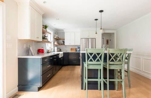 Woburn Casa | Home in Woburn - Family + Pet Friendly!