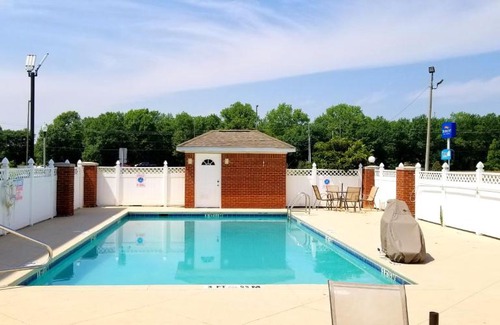 Montgomery Hotel | Home Inn & Suites