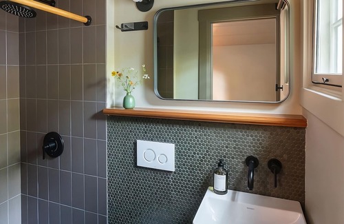 Guerneville Hotel | Home-like Accommodations! Free Parking, Outdoor Pool, Near Recreation Canyon