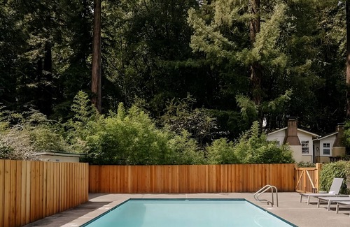 Guerneville Hotel | Home-like Accommodations! Free Parking, Outdoor Pool, Near Recreation Canyon