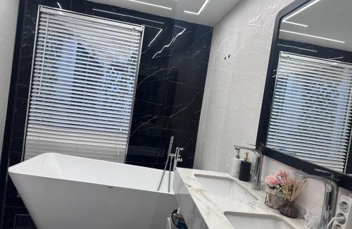 Santa Maria Casa | Home Love and Laughter