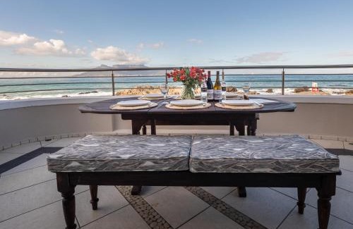 Bloubergstrand Villa | HOME-LYNN, Bloubergstrand