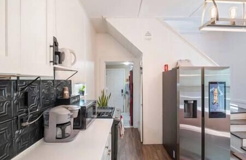 Cabbagetown Apartamento | Home Office, Free Wi-fi, Parking, 6 beds, Beltline