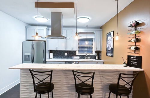 Ohio City Casa | Home | Ohio City | Cleveland | King Suite