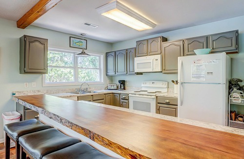 Edisto Island Casa | Home on fishing creek w/ private dock & boat ramp, WiFi & air conditioning