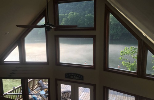 Mountain Home Casa | Home on White River- Fishing - Private Boat Ramp - Awesome Location