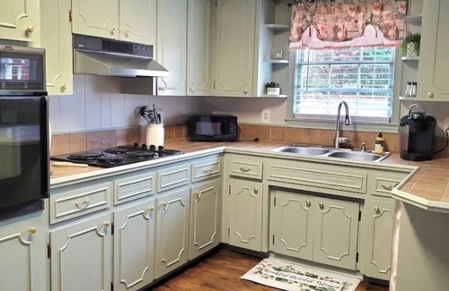 Greer Casa | Home Sweet Greer near Airport BMW & Downtown