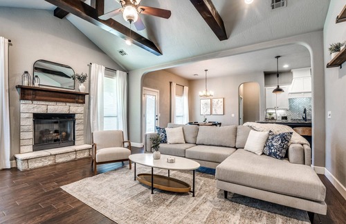 South Oklahoma City Casa | Home Sweet Home (Office Included!)