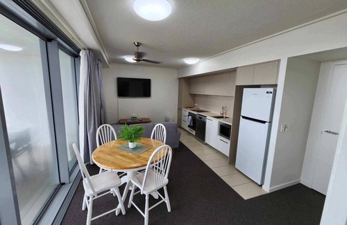 Townsville Apartamento | Home To Holiday at Kensington Apartment