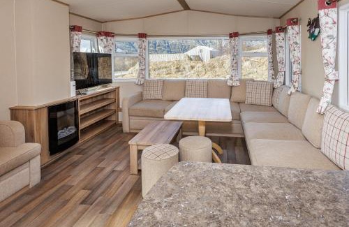 Hofn Casa | Home under a waterfall 7 mins from Glacier Lagoon