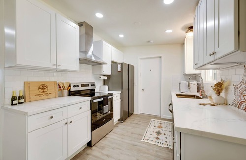 Joshua Tree Cabaña | Home w/ Hot Tub ~ 8 Mi to Joshua Tree Natl Park!