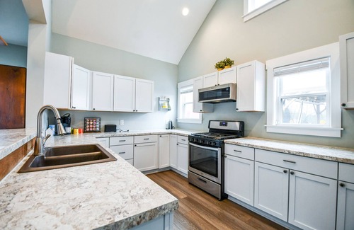 Vandalia Casa | Home w/ King Suite 4 Mins to DAY Airport