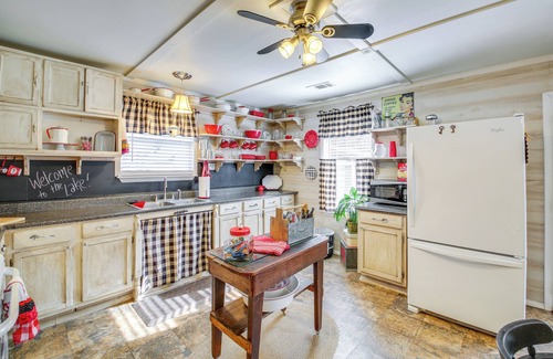 Mid America Cabaña | Home w/ Ouachita River & Lake Hamilton Access