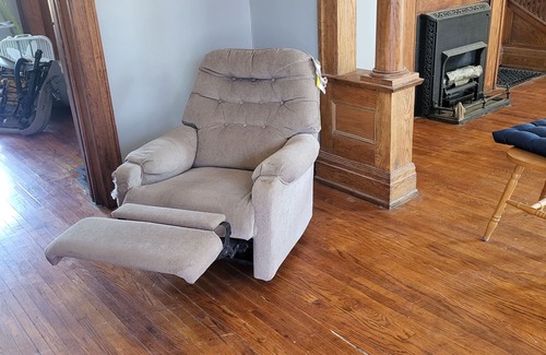 Watertown Casa | Home with 3 bedroom bath and 1 off-street parking,near the park circle Watertown