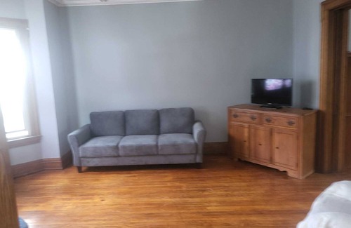 Watertown Casa | Home with 3 bedroom bath and 1 off-street parking,near the park circle Watertown