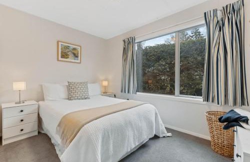 Wanaka Casa | Home with Alpine Views Wanaka