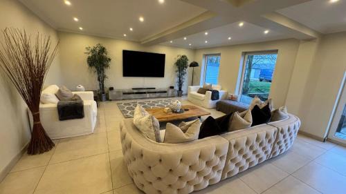 Stamford Casa | Home with Natural Mineral Spring Water near Stamford