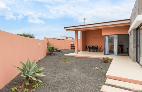 Geafond Chalet De Esquí | Home2Book Chill & BBQ Hideaway in Corralejo